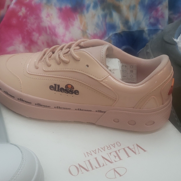 ellesse sneakers for ladies